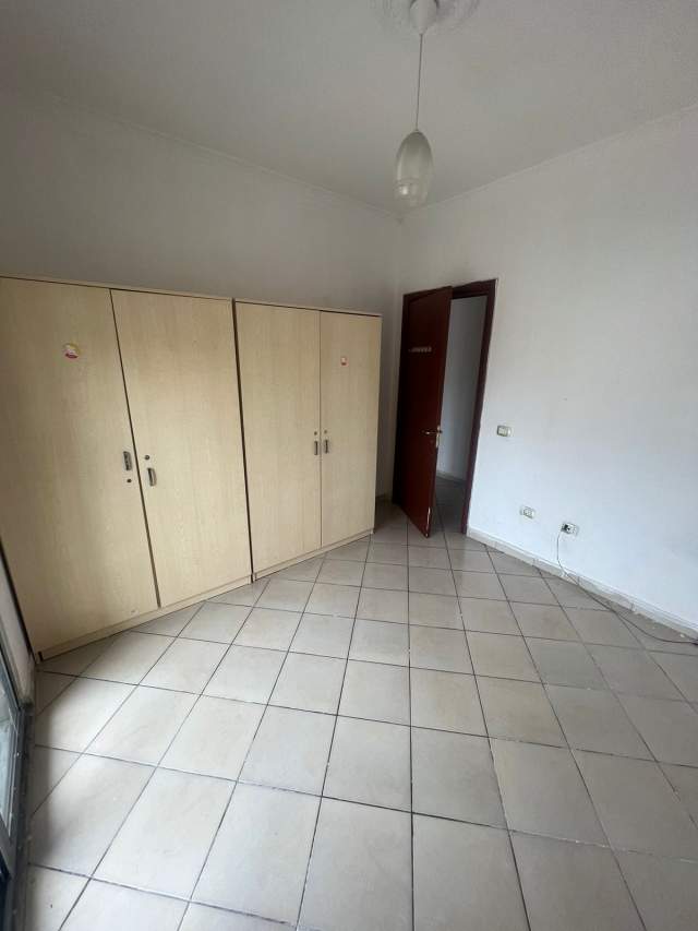 Tirane, jepet me qera apartament 2+1+BLK Kati 5, 120 m² 400 Euro (rruga Jordan Misja)