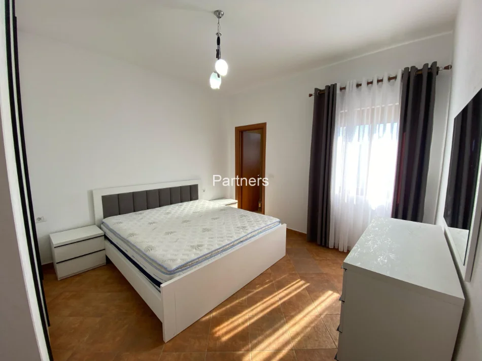 Tirane, jap me qera shtepi 2+1 Kati 2, 97 m² 500 € (rruga ali shefqeti)