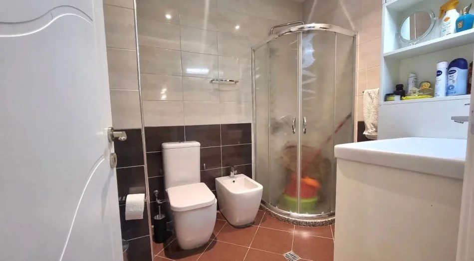 Tirane, jepet me qera 2+1+Ballkon Kati 6, 900 € (Medar Shtylla)