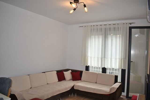 Tirane, jap me qera apartament 1+1+BLK Kati 8, 67 m² 420 Euro (Rruga Kongresi i Manastirit)