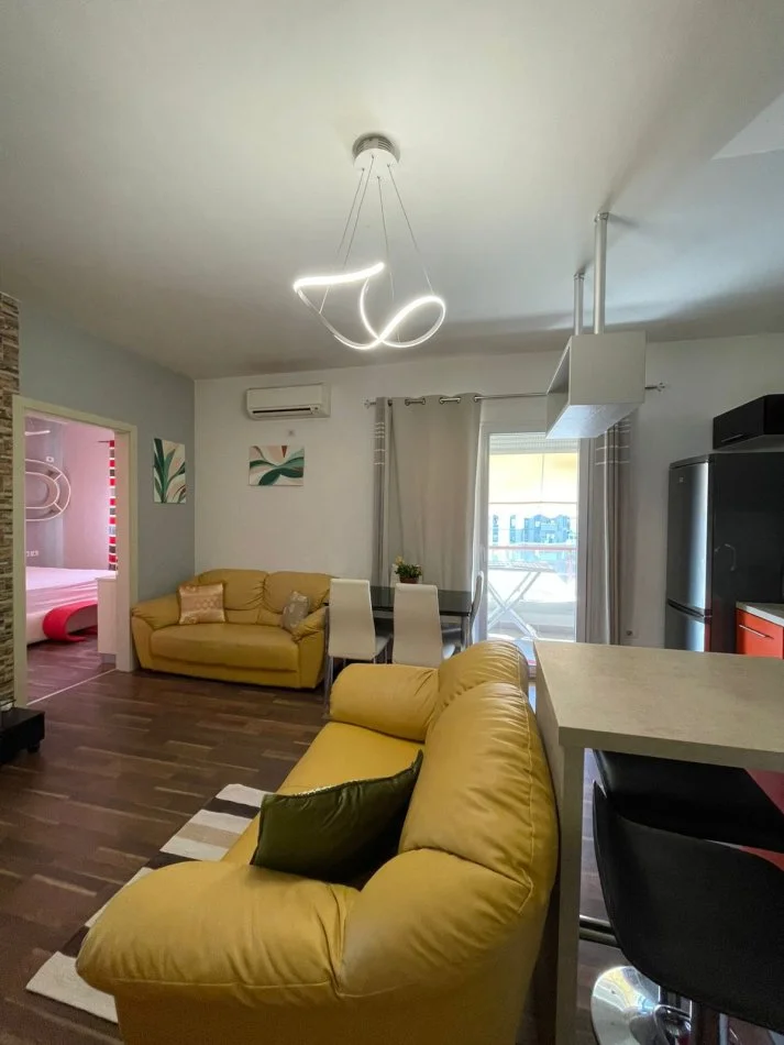 Tirane, jepet me qera apartament 2+1 Kati 4, 85 m² 550 € (rruga asim vokshi)