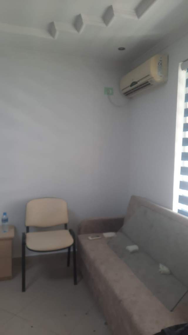 Tirane, jepet me qera apartament 1+1 Kati 1, 50 m² 240 Euro (Shkolla e Bashkuar)