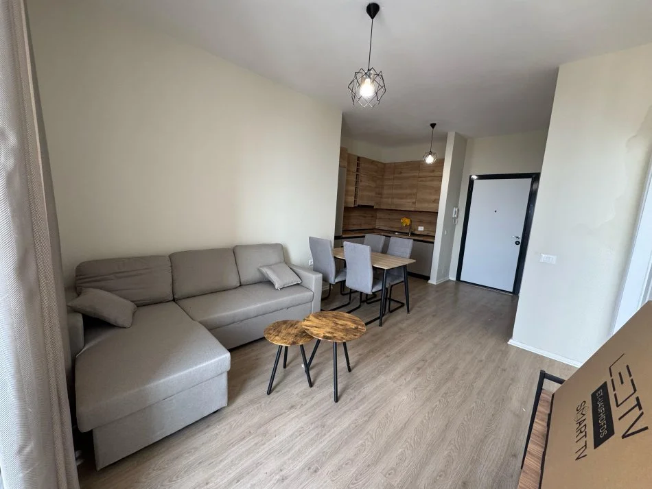 Tirane, jepet me qera apartament 1+1+Ballkon Kati 8, 65 m² 550 € (Rruga 4 deshmoret)