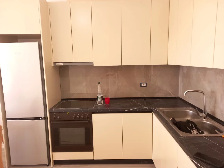 Tirane, jepet me qera apartament 1+1 Kati 8, 65 m² 400 € (Urban Gate Astir)