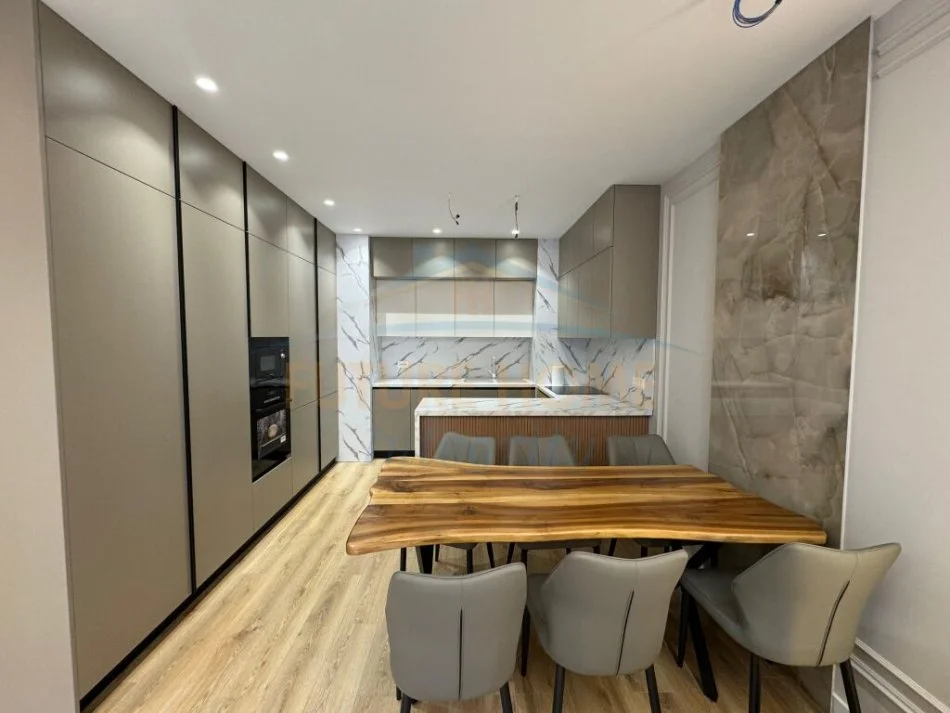 Tirane, jepet me qera 2+1+Ballkon Kati 5, 107 m² 750 € (Don Bosko)