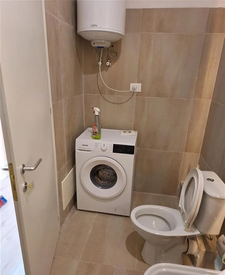 Tirane, jepet me qera apartament 2+1+Ballkon Kati 2, 120 m² 500 € (rruga 5 Maj)