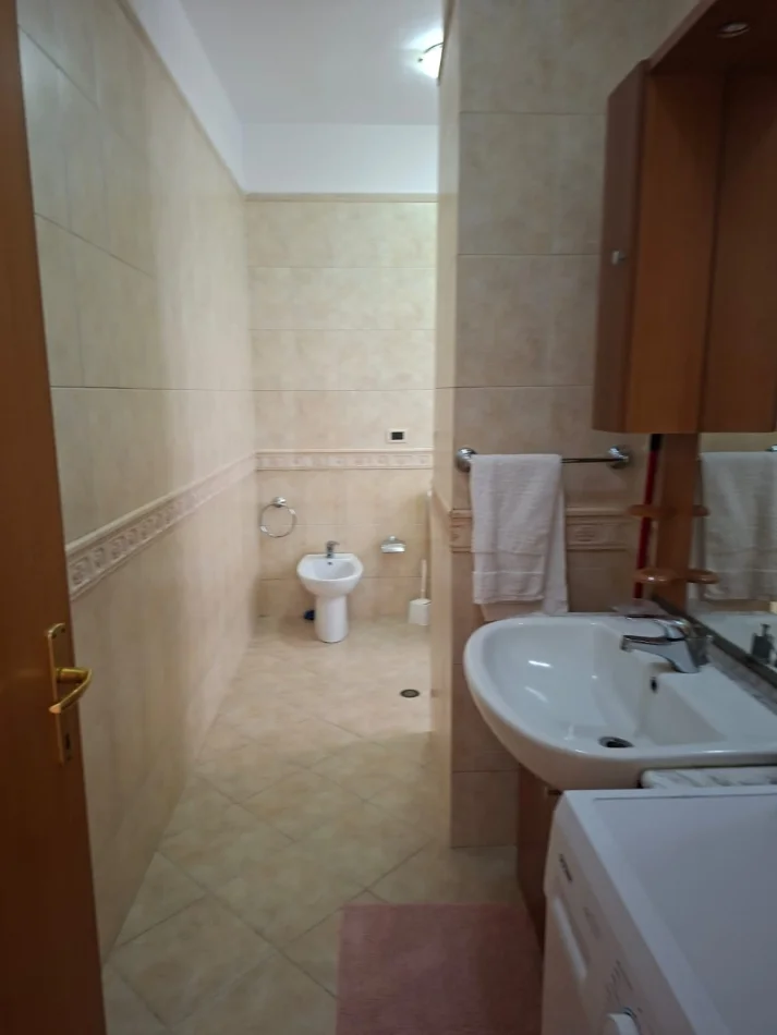Tirane, jepet me qera apartament 2+1+Aneks+Ballkon Kati 8, 145 m² 950 € (Rruga Nikolla Tupe)