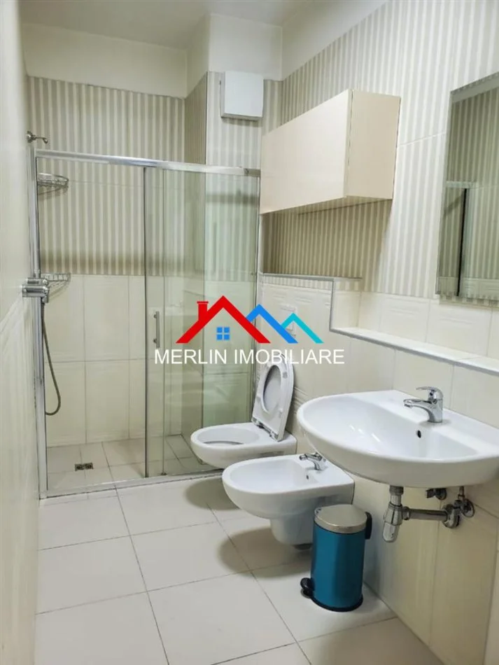 Tirane, jepet me qera apartament 2+1+Ballkon Kati 1, 77 m² 900 € (RRUGA GJIKE KUQALI,STADIUMI DINAMO)