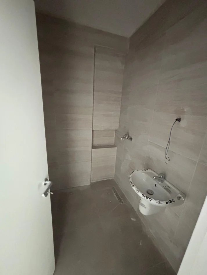 Tirane, shitet apartament 2+1 Kati 2, 111 m² (Prane Bulevardit te Ri)