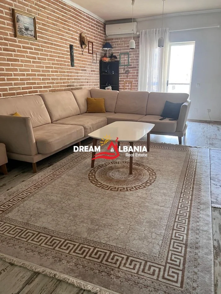 Tirane, jepet me qera apartament 2+1 , 100 m² 660 € (tek Komuna e Parisit)