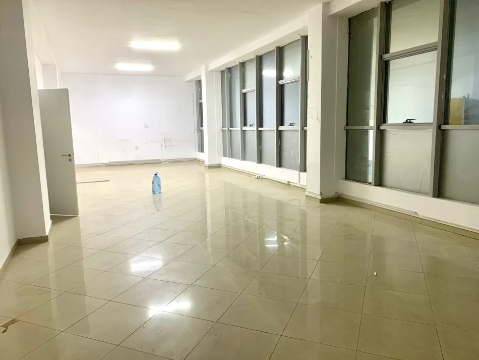 Tirane, jepet me qera ambjent biznesi Kati 2, 180 m² 1.500 € (Astir)