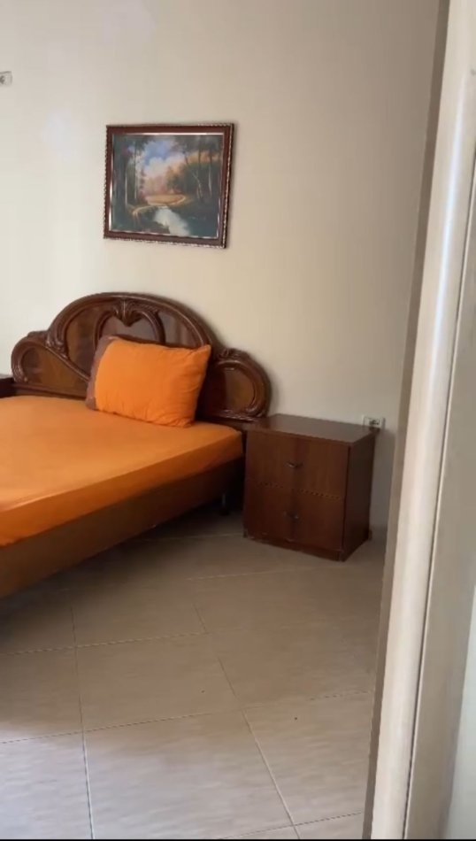 Tirane, jepet me qera apartament 1+1+Ballkon Kati 3, 65 m² 350 € (rruga Bill Klinton)
