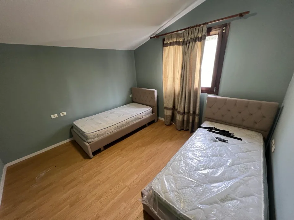 Tirane, shitet apartament 2+1+Ballkon Kati 5, 199 m² 235.000 € (Kopshti botanik)