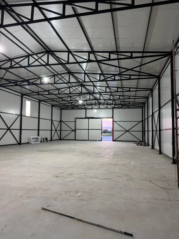 Tirane, jepet me qera magazine Kati 1, 600 m² 1.000 € (Tapize)