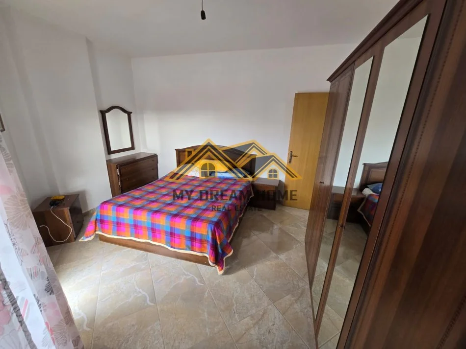 Durres, jepet me qera apartament 2+1+Ballkon Kati 7, 85 m² 450 € (QENDER ME PAMJE NGA DETI)