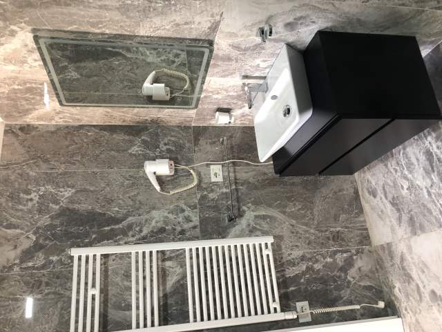 Tirane, jepet me qera apartament 2+1, kati 1, 110 m² 550 Euro (Tre vellezrit kondi)
