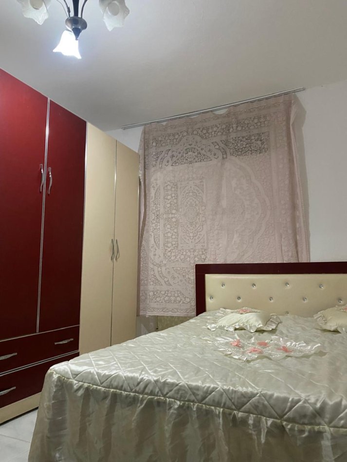 Tirane, jepet me qera apartament 1+1 Kati 1, 55 m² (Njazi Meka)