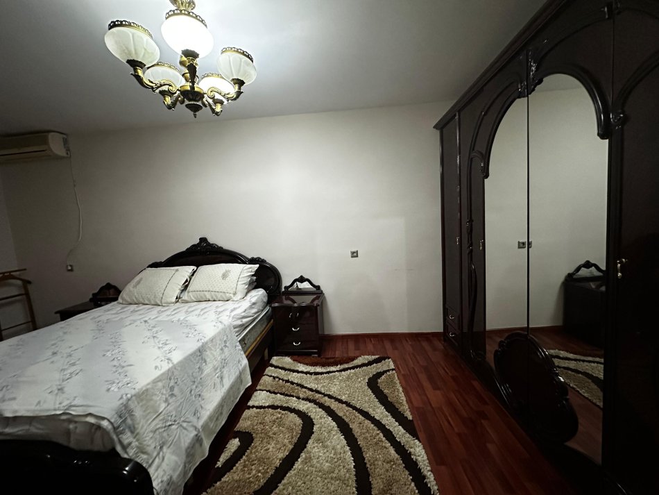 Tirane, jepet me qera apartament 2+1+Ballkon, Kati 5, 83 m² 500 € (rruga Fortuzi)