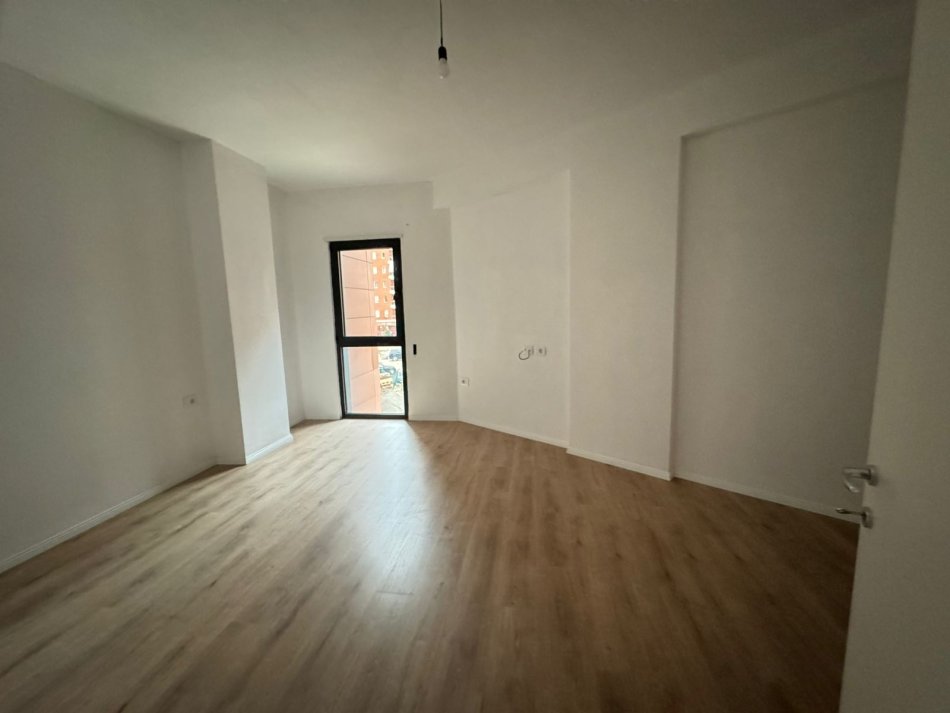 Shqiperi, jepet me qera apartament 2+1+Ballkon Kati 1, 700 € (UNAZA RE) UNA47956