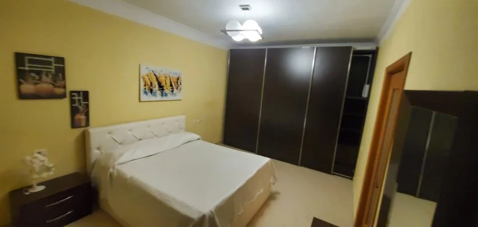 Tirane, jepet me qera apartament 2+1+Ballkon Kati 4, 600 € (sami Frasheri)