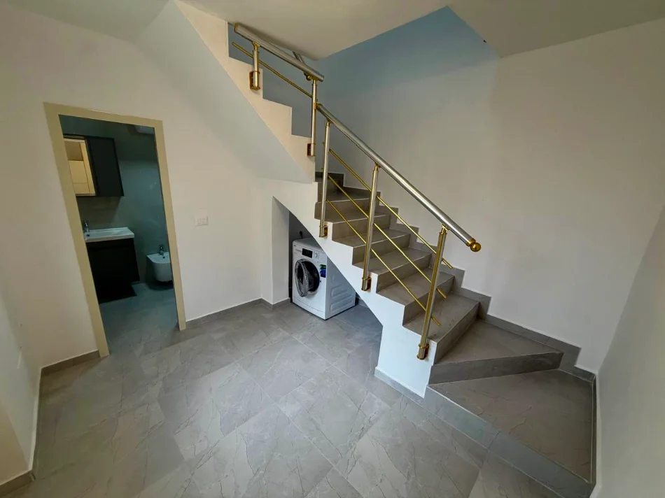 Tirane, jap me qera apartament duplex 2+1 , 