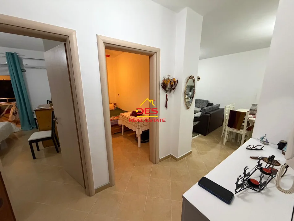 Vlore, jepet me qera apartament 2+1+Ballkon Kati 3, 100 m² 400 € (Lungomare)
