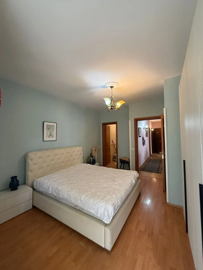 Tirane, jepet me qera apartament 2+1 Kati 3, 100 m² 550 € (Kodra e Diellit)