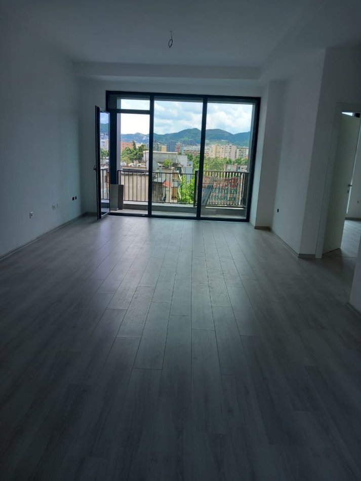 Tirane, jepet me qera zyre Kati 4, 127 m² 1.000 € (Myslym Shyri)