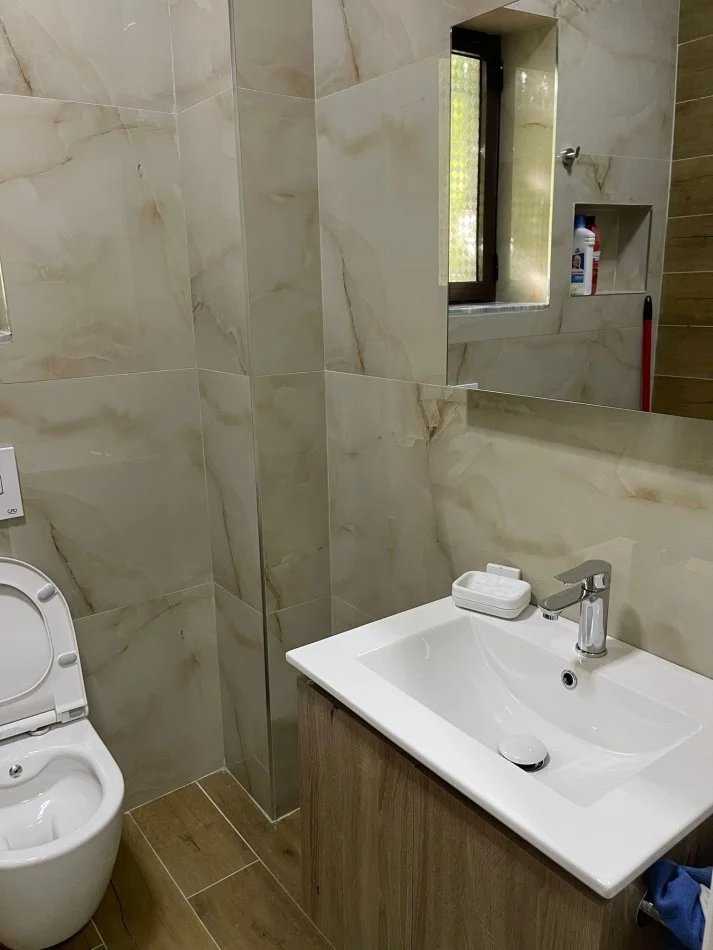 Tirane, jepet me qera apartament 1+1 Kati 1, 75 m² 450 € (Ferit xhejko)