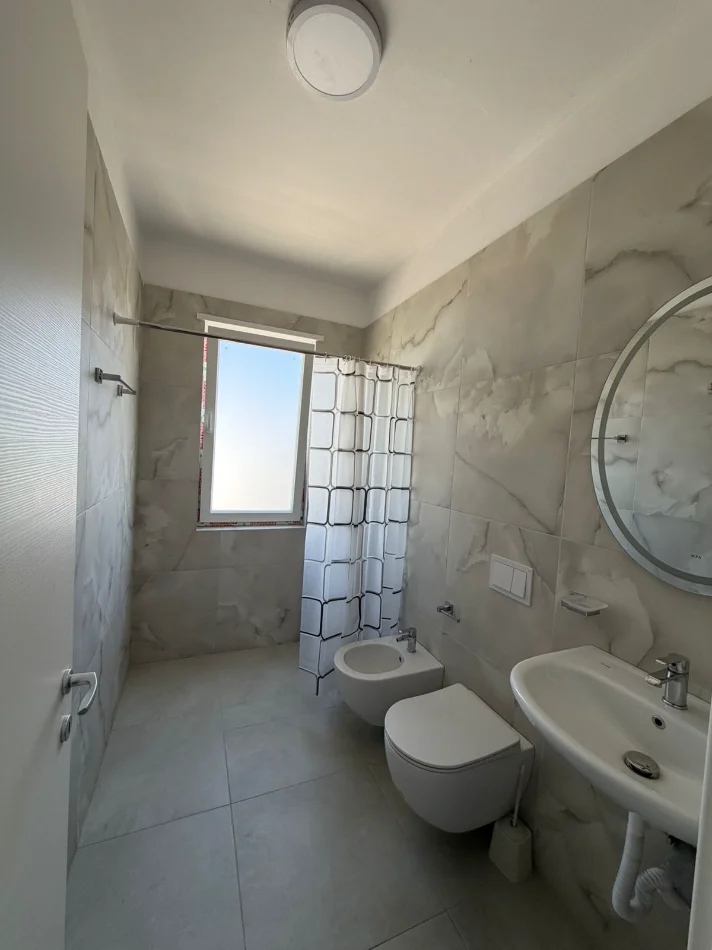 Shqiperi, jepet me qera apartament 2+1 Kati 8, 90 m² 550 € (Univers City)