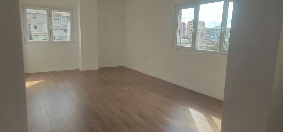 Tirane, shitet apartament 3+1 , 135 m² 320.000 € 