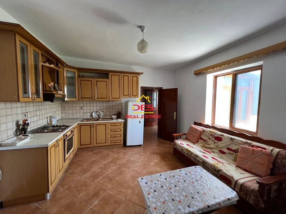 Vlore, shitet shtepi 1+1+Ballkon Kati 0, 94 m² 75.000 € (Kotë)