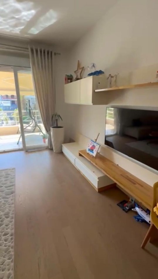 Tirane, jepet me qera apartament 1+1+Ballkon Kati 3, 70 m² 650 € (Liqeni i Thate)