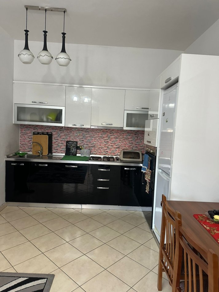 Durres, jepet me qera apartament 2+1+Aneks+Ballkon Kati 2, 100 m² 320 € (Sefer Efendiu)