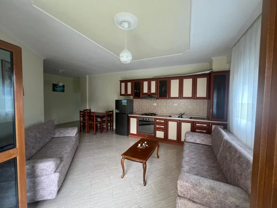 Durres, jepet me qera apartament 1+1+Ballkon Kati 3, 350 € (Shkembi Kavajes)