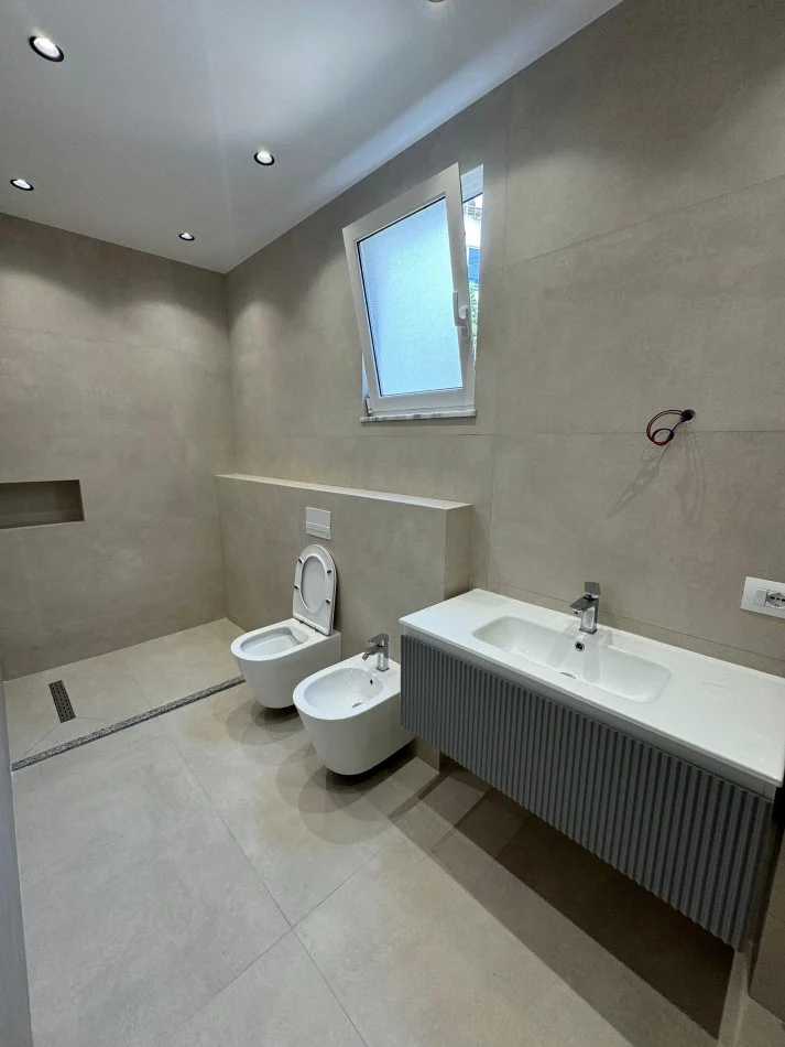 Tirane, shitet apartament 3+1+Parkim, Fresku, Kati 2, 140 m² 175.000 €