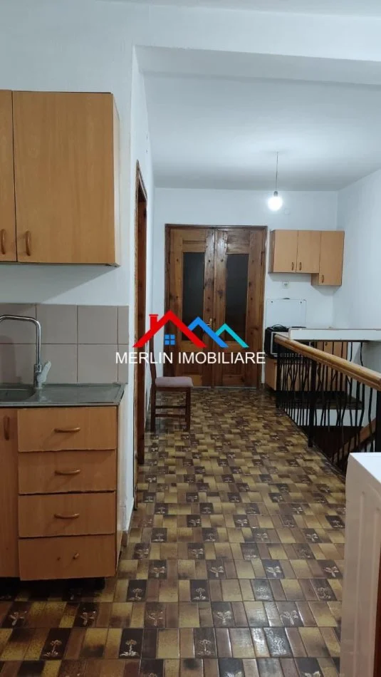 Tirane, jepet me qera apartament 1+1+Ballkon Kati 2, 75 m² 365 € (RRUGA VIKTOR EFTIMIU,VASIL SHANTO)