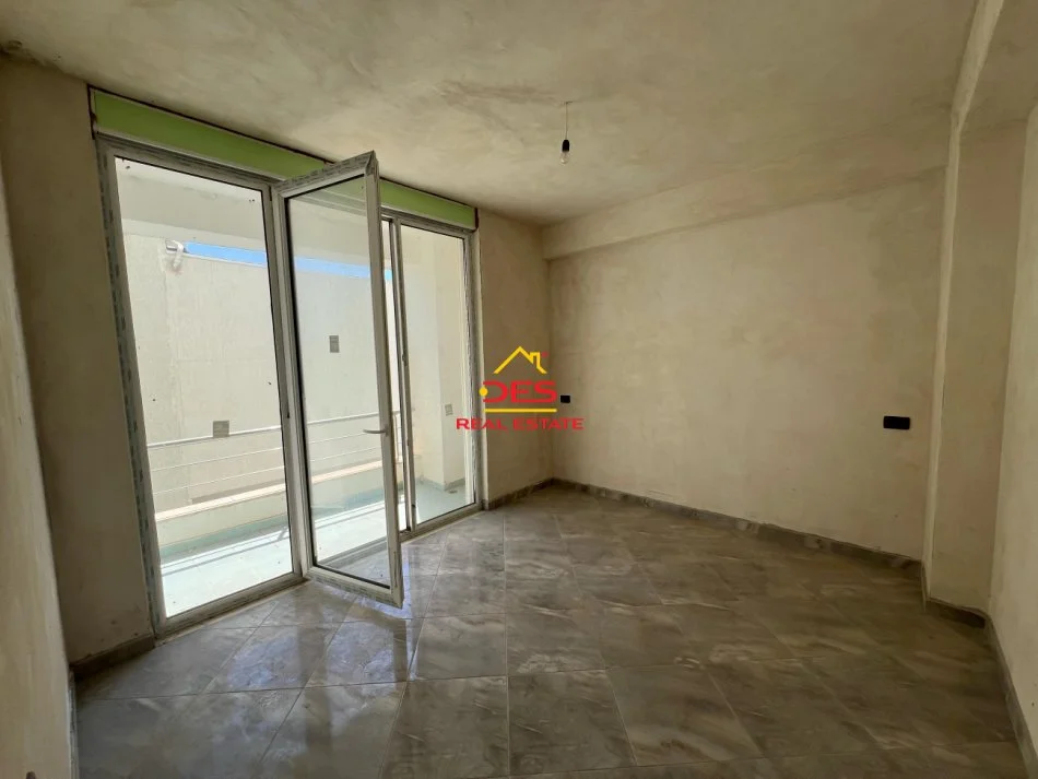 Vlore, shitet apartament 1+1+Ballkon Kati 2, 65 m² (Rruga Dhimitër Konomi)