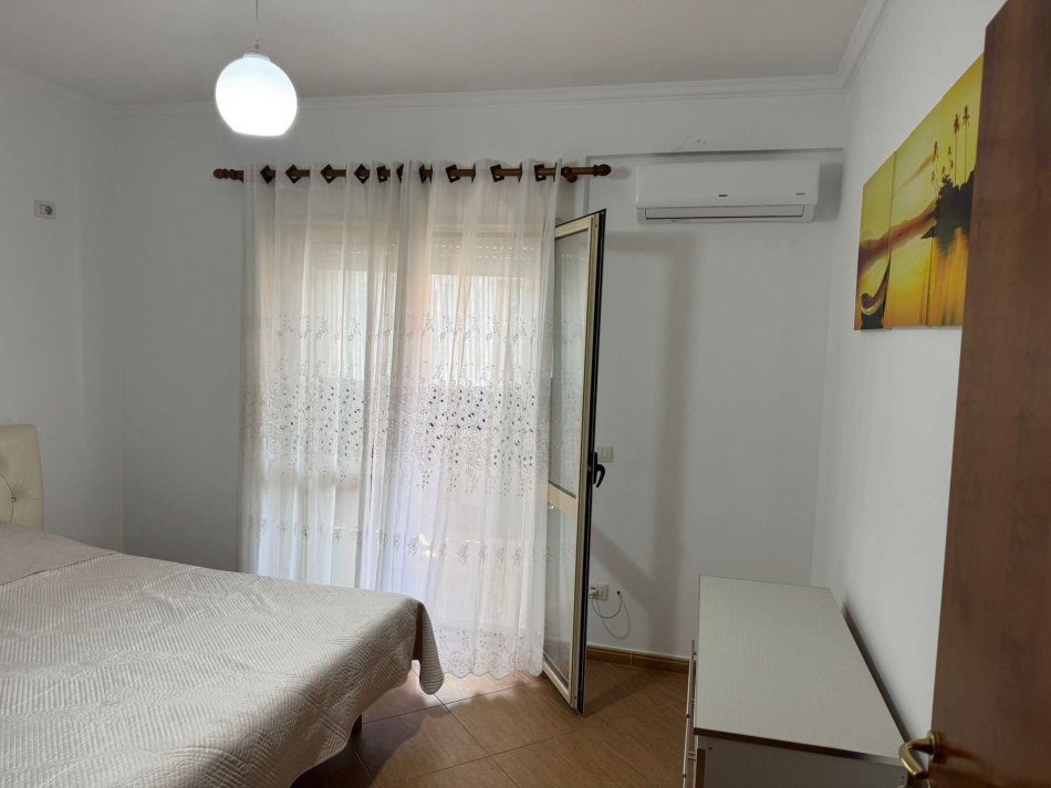 Vlore, jepet me qera apartament 2+1+Ballkon , 500 € (Rruga Fejzo Mema)