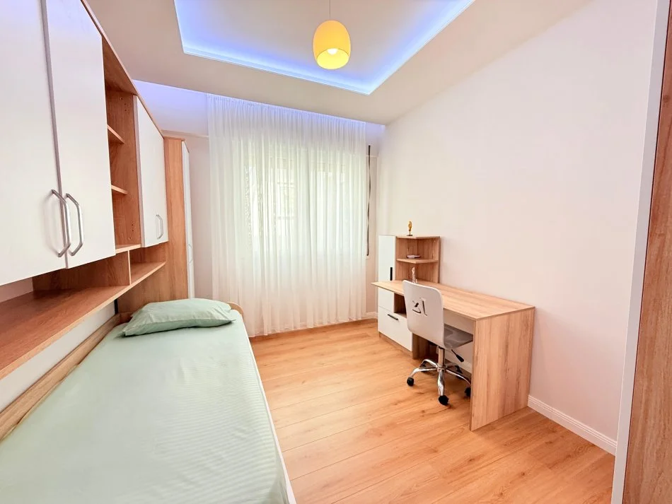 Tirane, jepet me qera apartament+verande | Penthouse 2+1+Ballkon Kati 11, 88 m² 850 € (Përballë Delijorgjit)