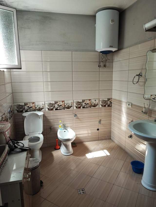 Tirane, jepet me qera shtepi 2+1+BLK Kati 1, 80 m² 30.000 Leke (rruga Ramazan Bogdani)