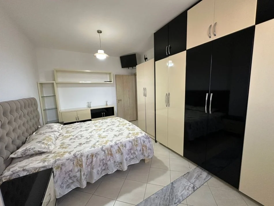 Tirane, jepet me qera apartament 1+1+Ballkon Kati 6, 55 m² 500 € (rruga todi shkurti)
