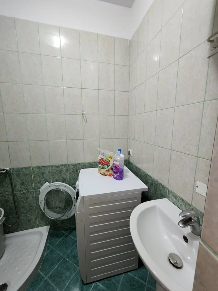 Tirane, jepet me qera apartament 2+1 Kati 3, 105 m² 400 € (Fresk pa shkuar ne spar)