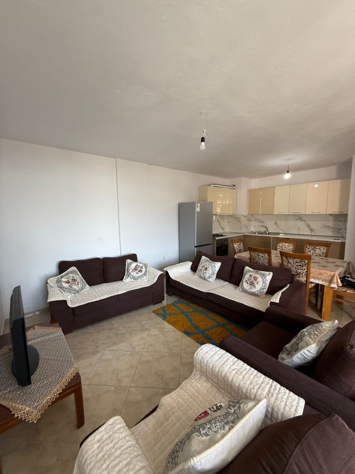 Tirane, jepet me qera apartament 2+1+Ballkon Kati 5, 400 € (Stacioni fundit Fresk)