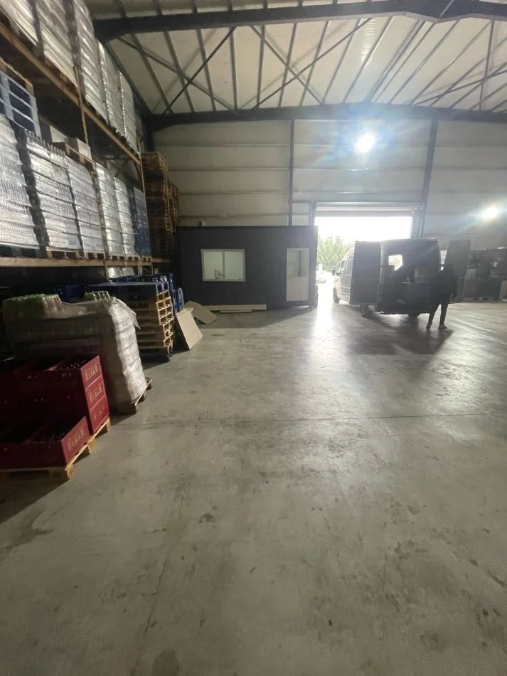 Tirane, jepet me qera magazine Kati 0, 500 m² 2.000 € (Kamez)