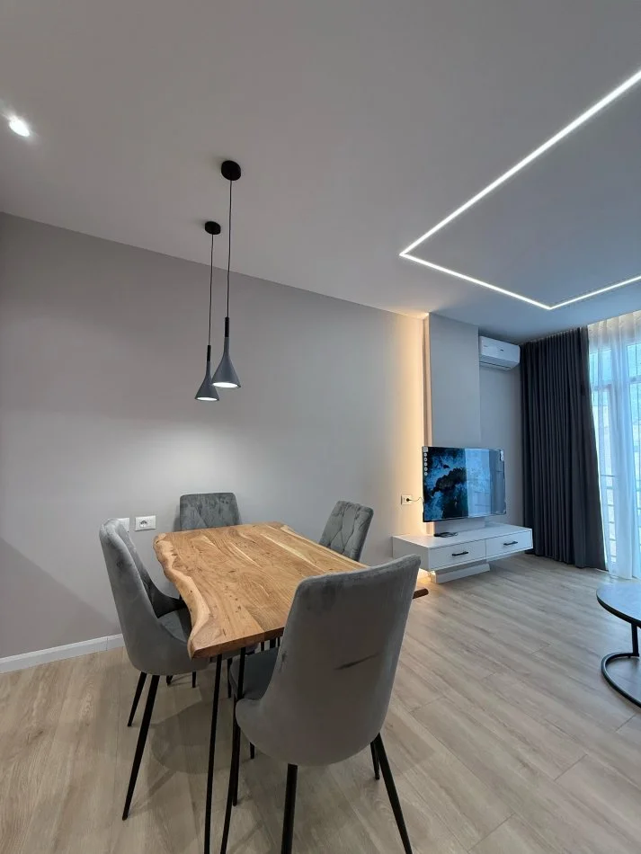 Tirane, jepet me qera apartament 1+1+Ballkon , 67 m² 450 € (Rruga Migjeni ASTIR BAR OXYGEN)