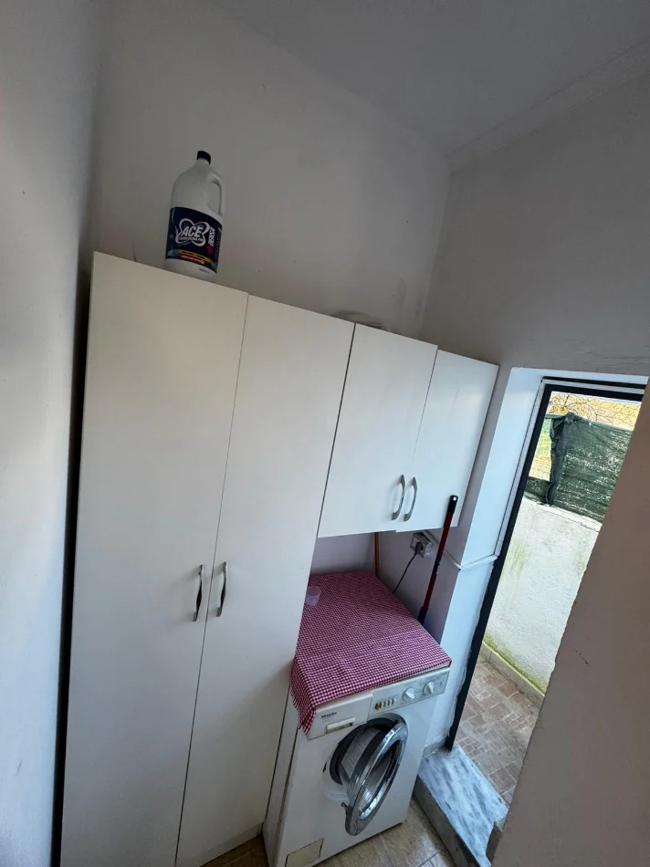 Tirane, jepet me qera apartament 1+1 Kati 1, 55 m² 350 € (Xhamia ne rrugen Jordan Misja)
