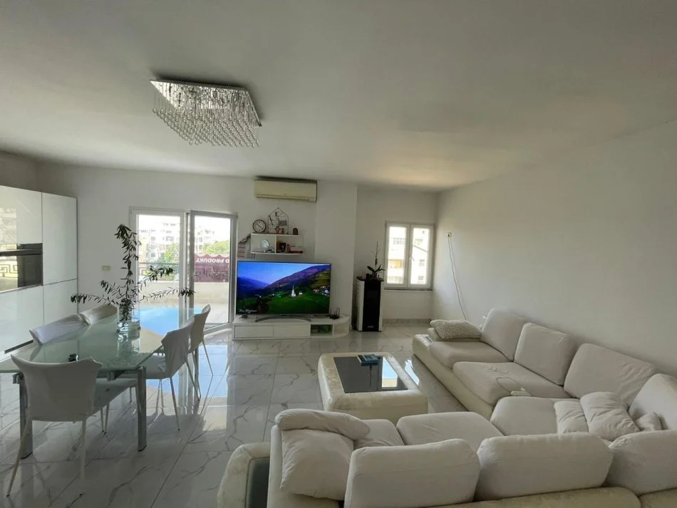 Durres, shitet apartament 3+1+Ballkon Kati 5, 160 m² 170.000 € (Shkembi Kavajes)