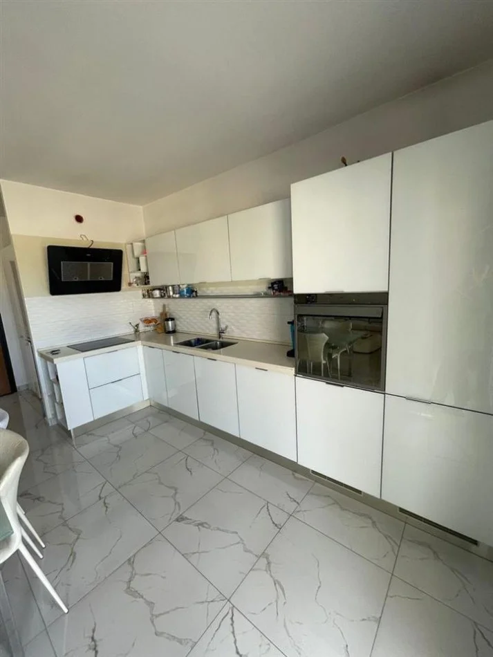 Durres, shitet apartament 3+1+Ballkon Kati 5, 160 m² 170.000 € (Shkembi Kavajes)