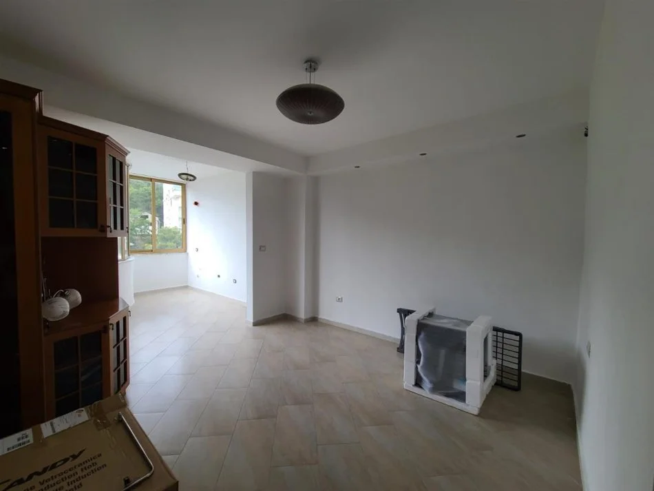Durres, shitet apartament 1+1 Kati 8, 95.000 € 